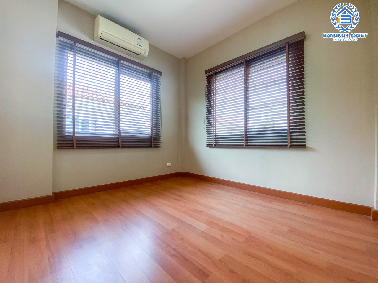 บ้านเดี่ยวมือสอง นนทบุรี คุณภาพแบรนด์ Q.House ม.คาซ่าวิลล์ ราชพฤกษ์-แจ้งวัฒนะ เนื้อที่ 50.6 ตร.ว. ฟังก์ชัน 3 ห้องนอน 2 ห้องน้ำ จอดรถได้ 2 คัน บ้านสวย พร้อมอยู่ ทำเลศักยภาพ ติดถนนราชพฤกษ์ ใกล้ทางด่วนแจ้งวัฒนะ และเซ็นทรัลแจ้งวัฒนะ...